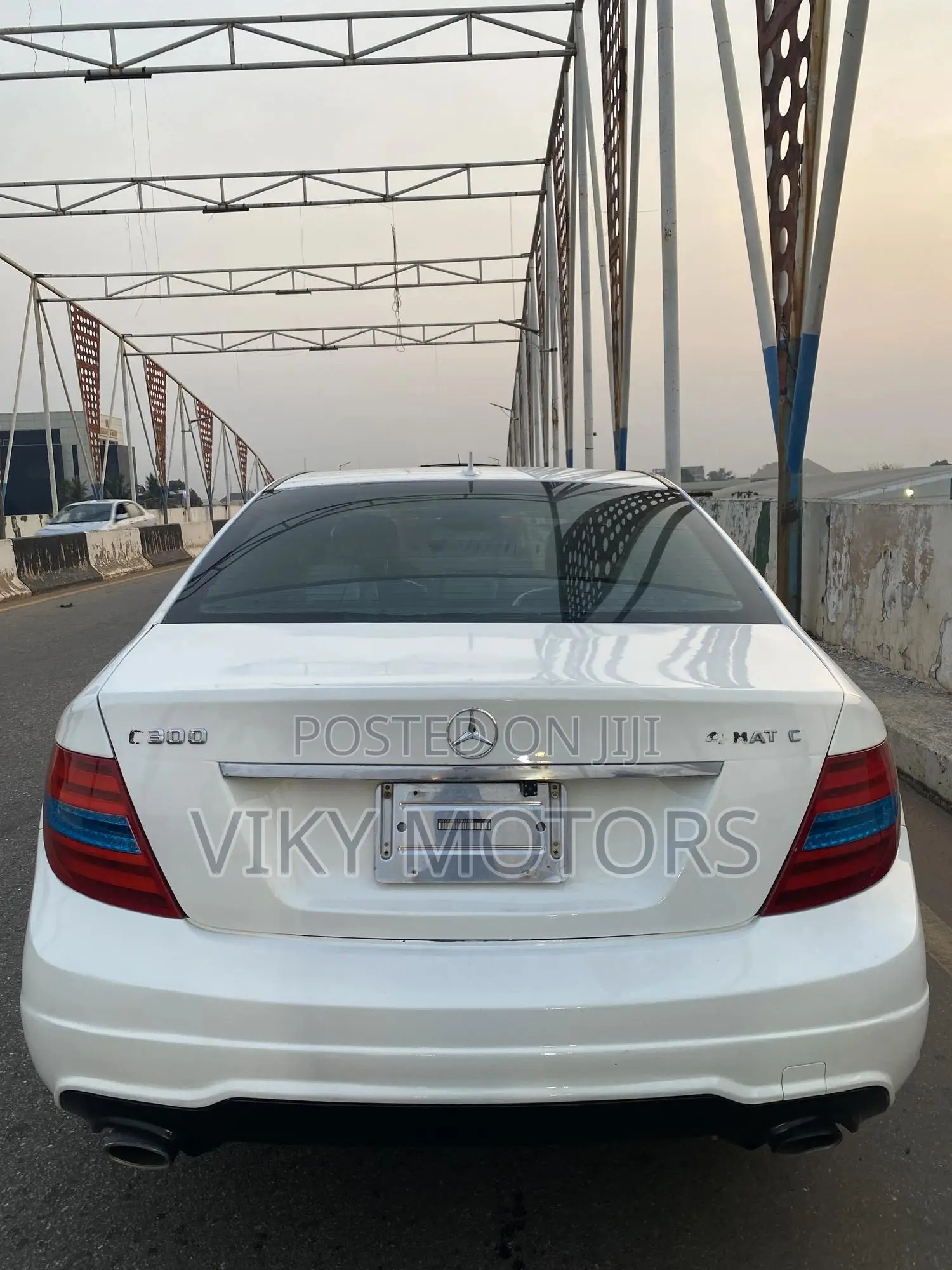 Mercedes-Benz C300 Sport 4Matic Sedan AWD (3.0L 6cyl 7A) 2010 White
