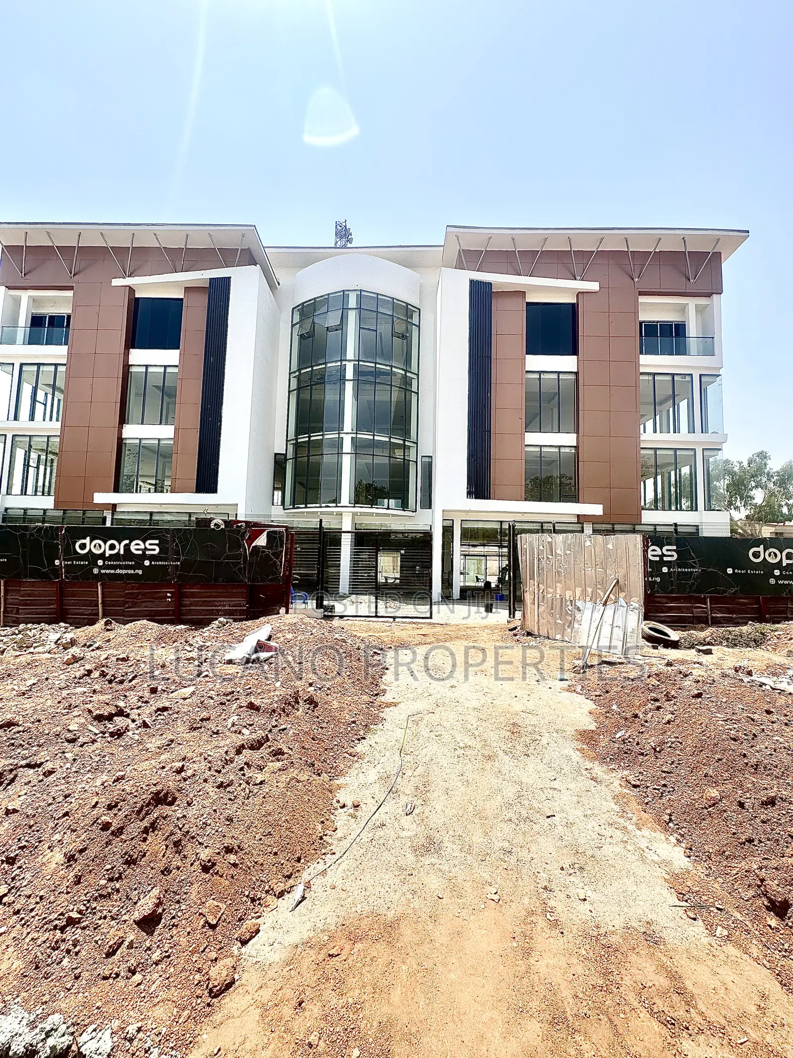 Commercial Plaza Suitable for Restaurants, Offices, Showrooms, Etc.