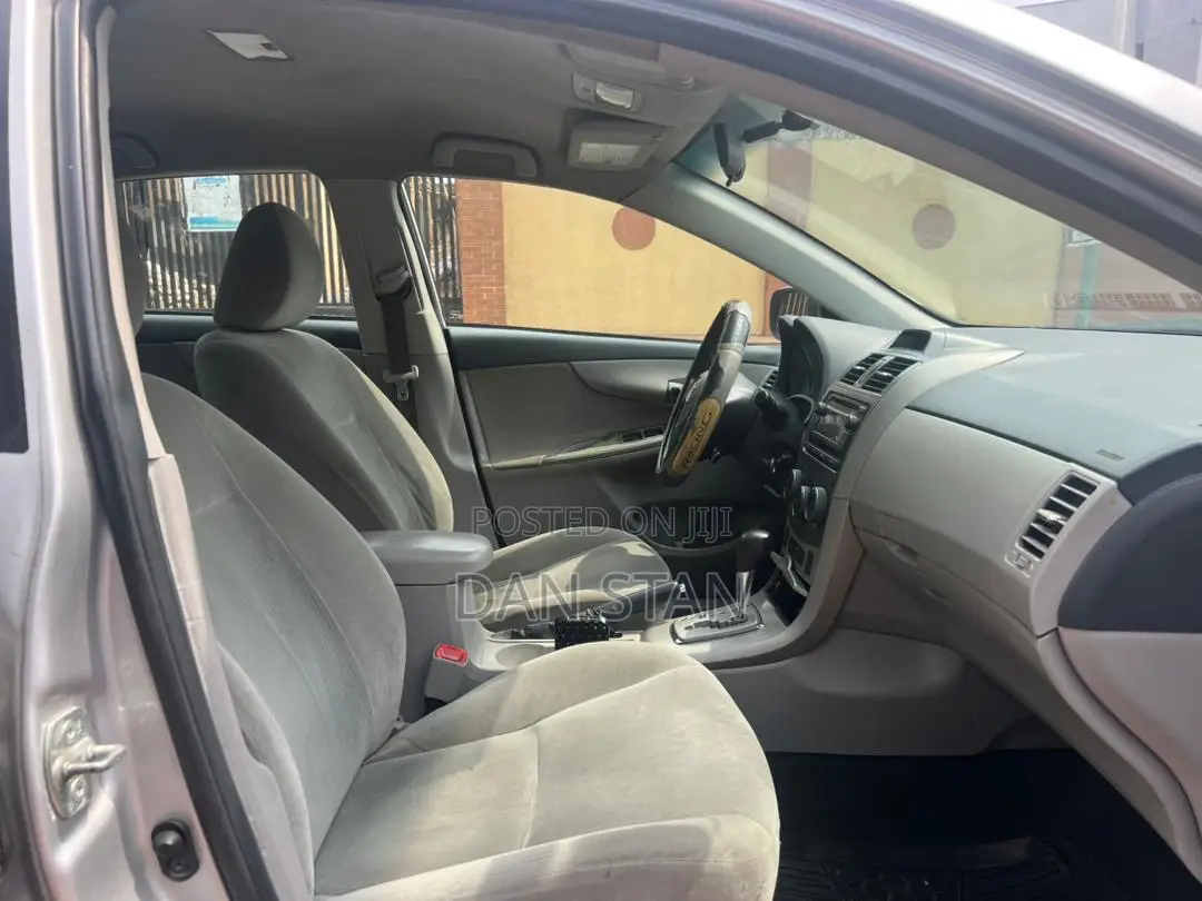 Toyota Corolla 2012 Silver