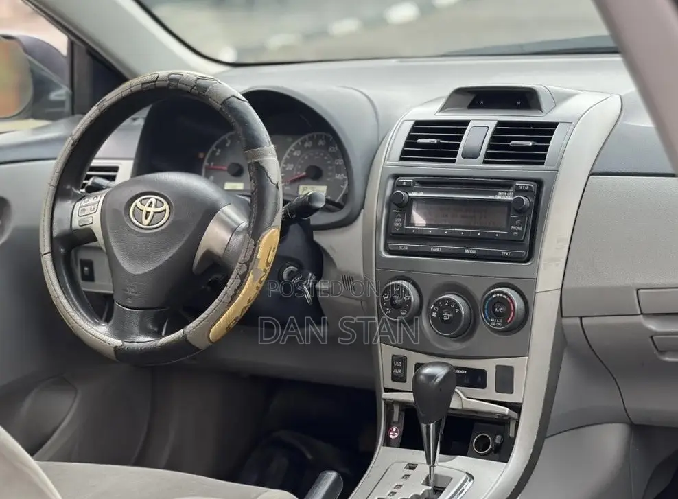 Toyota Corolla 2012 Silver