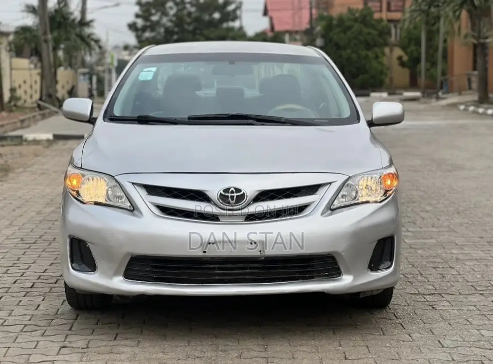 Toyota Corolla 2012 Silver