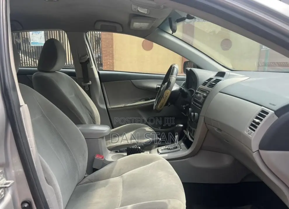 Toyota Corolla 2012 Silver