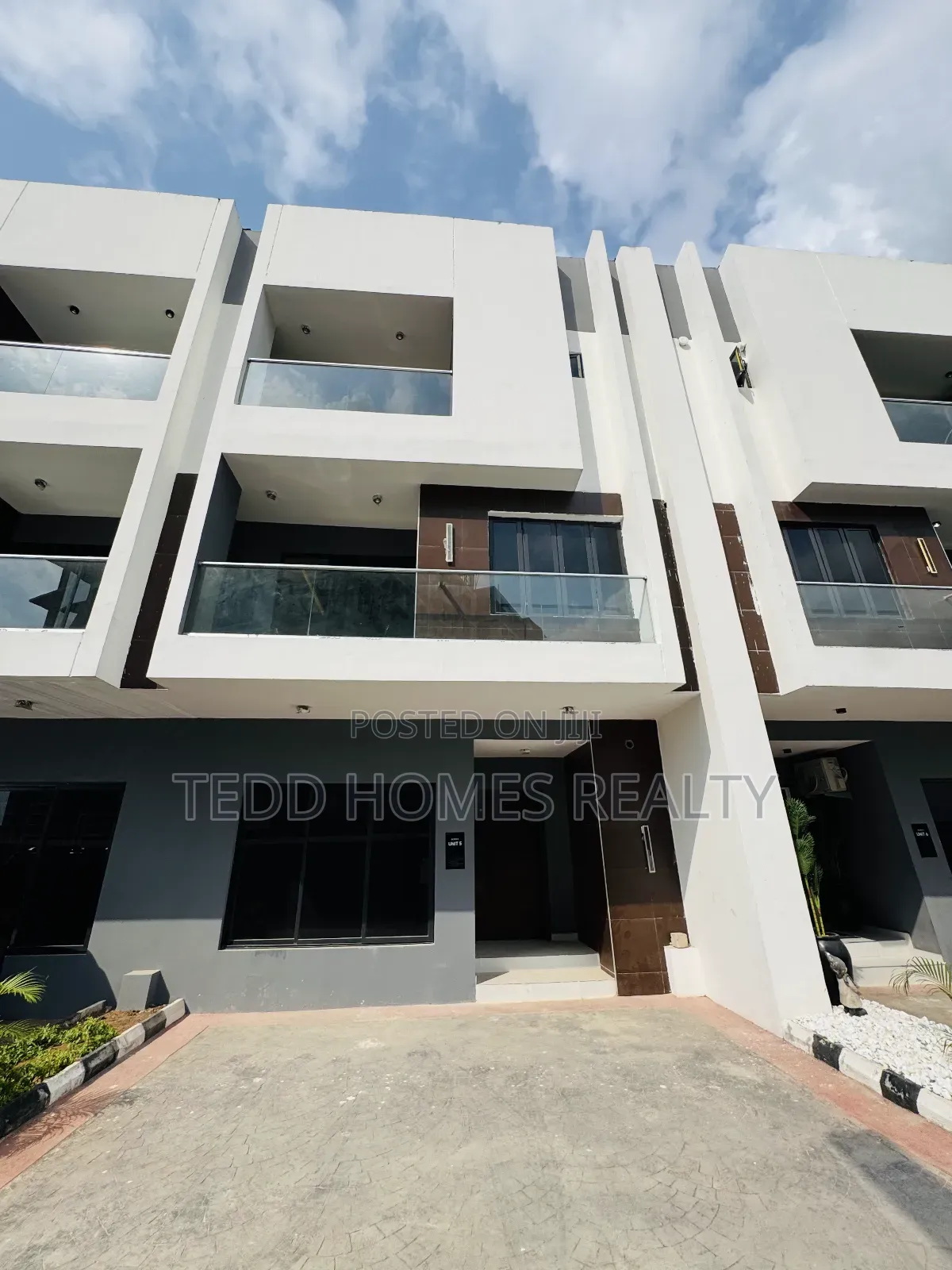 4bdrm Duplex in Off Freedom Way, Lekki Phase 1 for rent