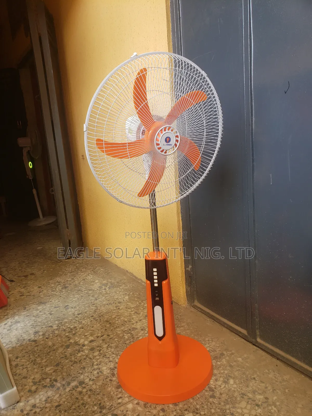 18" Z.L Shidai Solar Standing Fan. It Has Panel, Battery Storage.