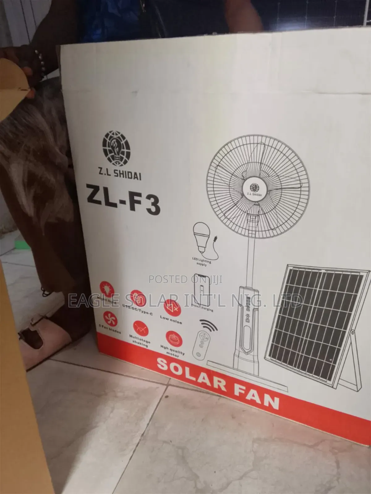 18" Z.L Shidai Solar Standing Fan. It Has Panel, Battery Storage.