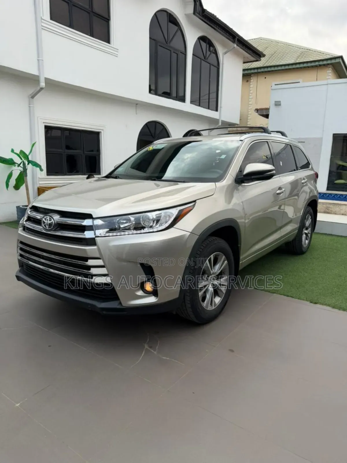 Toyota Highlander XLE 4dr SUV (3.5L 6cyl 6A) 2015 Gold