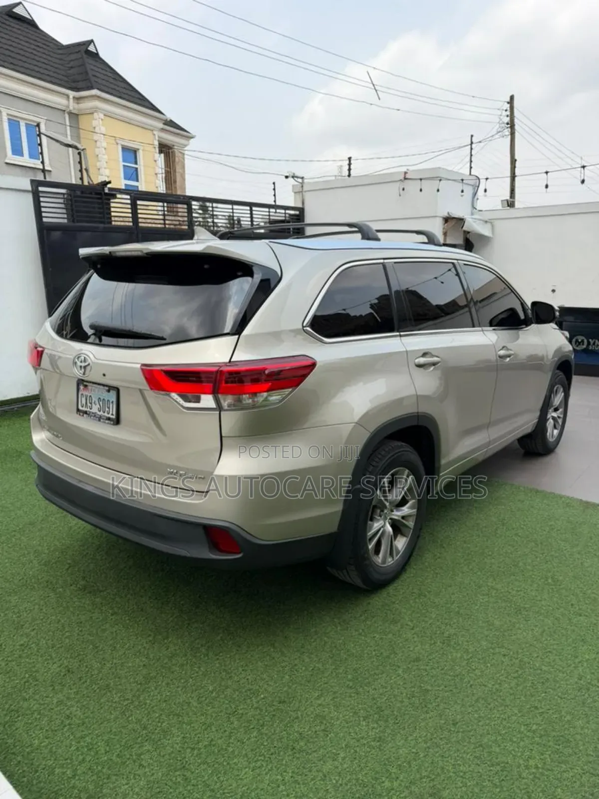 Toyota Highlander XLE 4dr SUV (3.5L 6cyl 6A) 2015 Gold