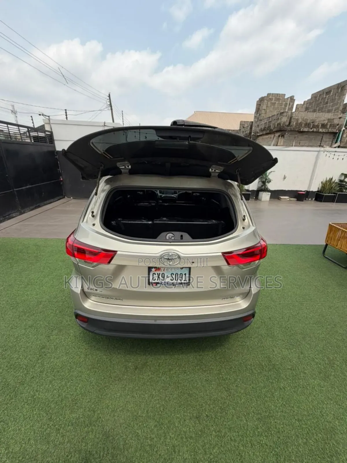 Toyota Highlander XLE 4dr SUV (3.5L 6cyl 6A) 2015 Gold