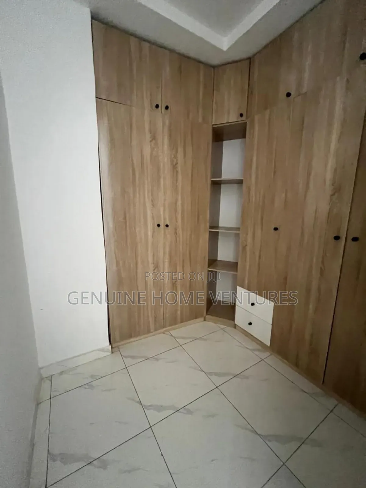 4bdrm Duplex in Orchid, Chevron for sale