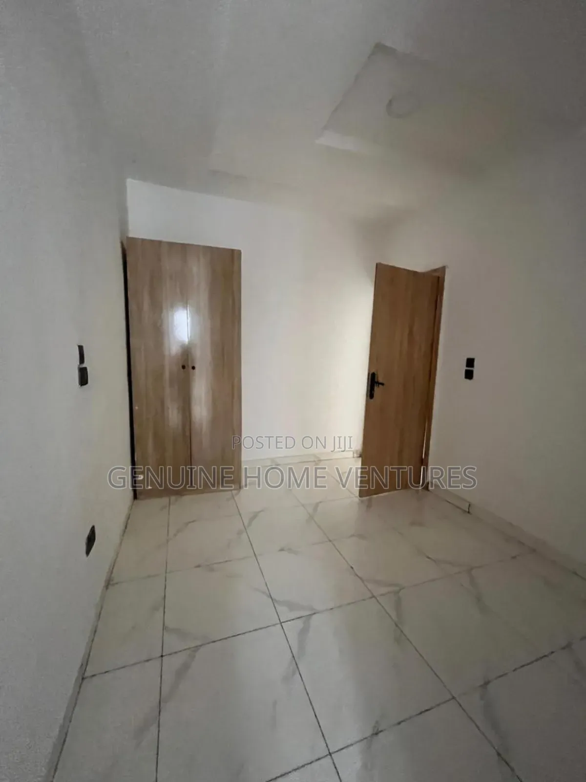 4bdrm Duplex in Orchid, Chevron for sale