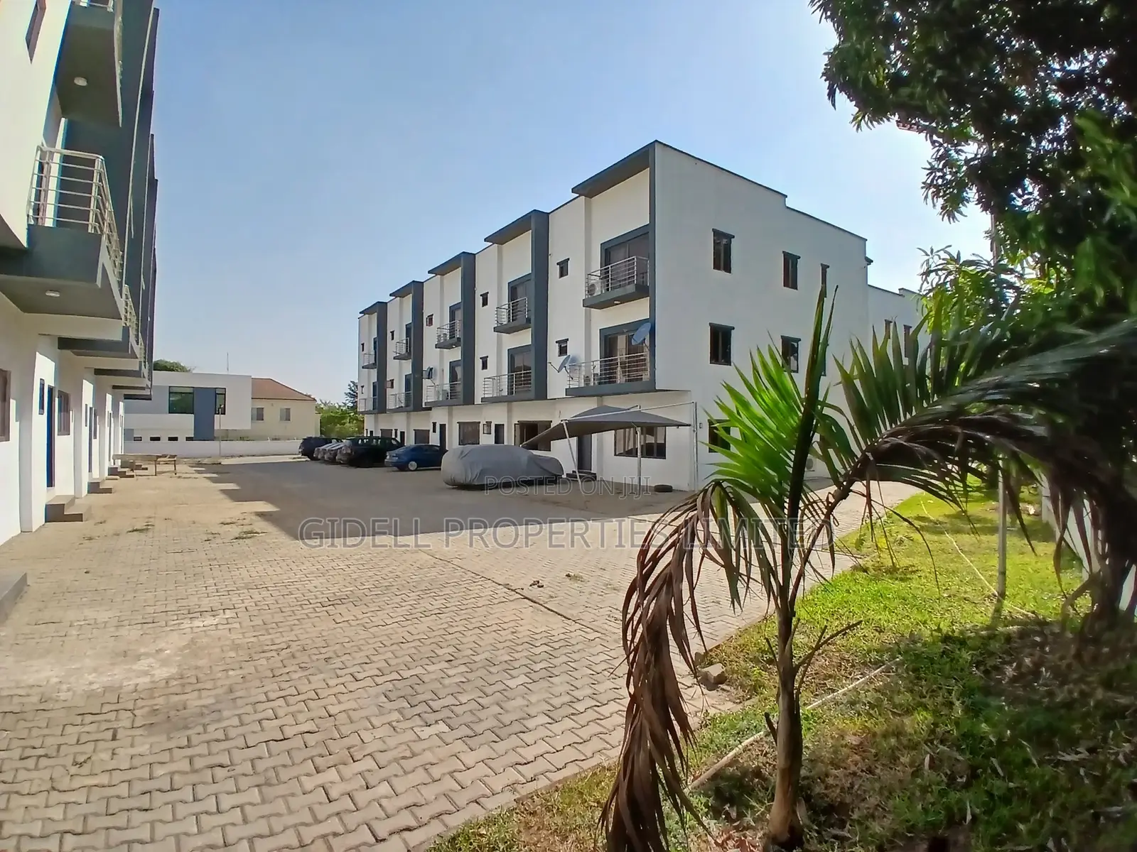 4bdrm Duplex in Life Camp for rent