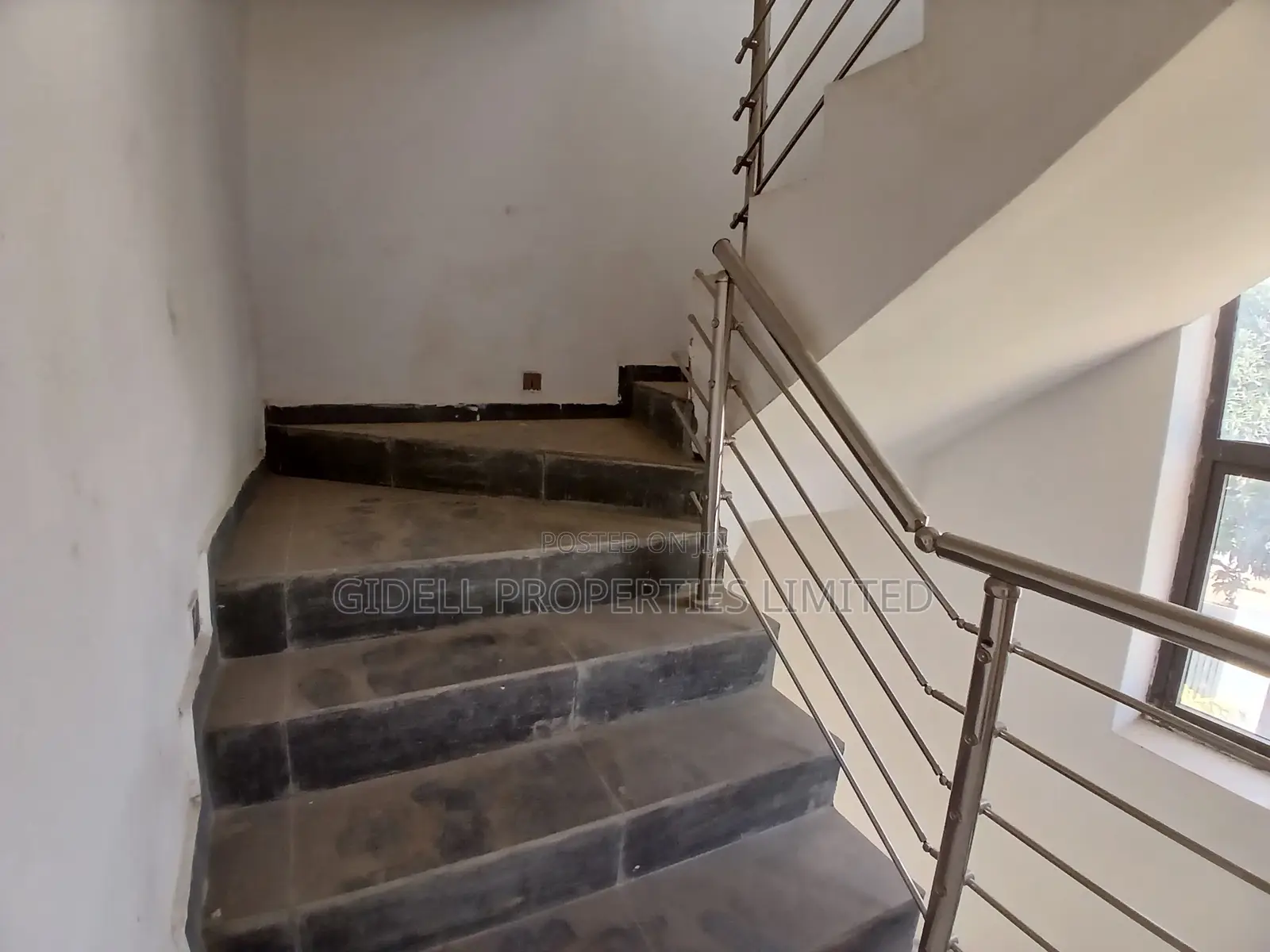 4bdrm Duplex in Life Camp for rent