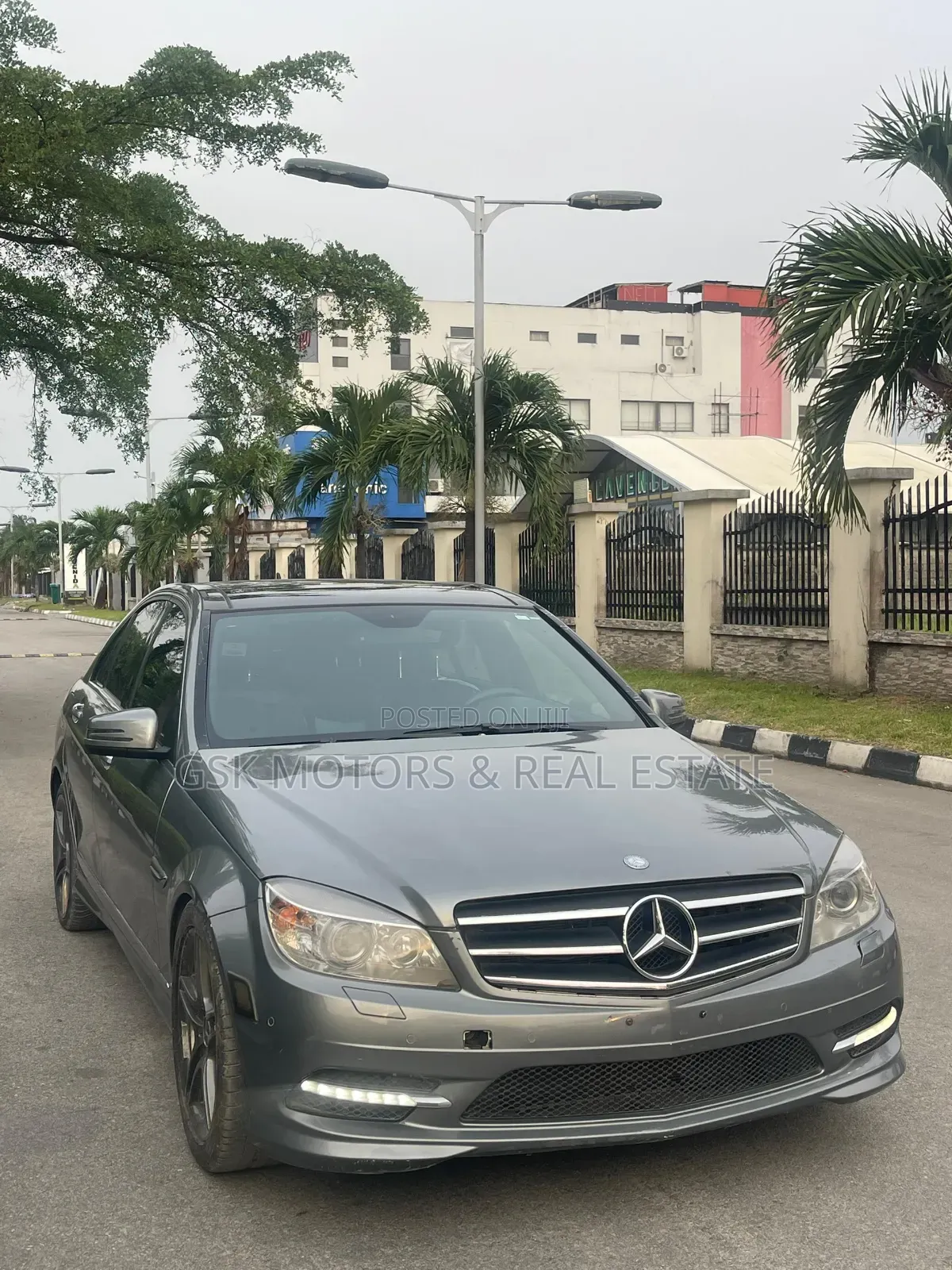 Mercedes-Benz C300 Luxury 4Matic Sedan AWD (3.0L 6cyl 7A) 2011 Gray