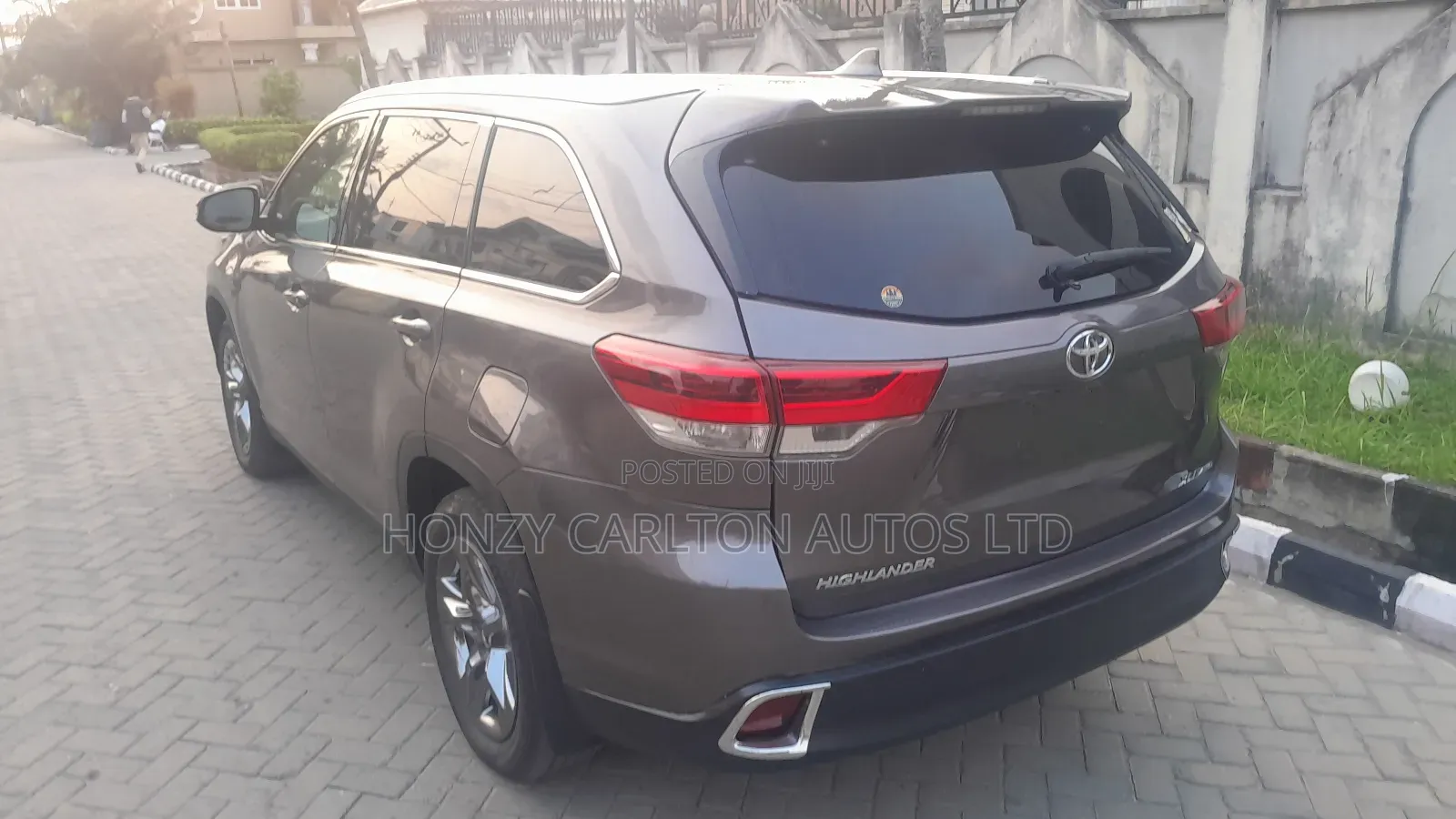 Toyota Highlander XLE 2019 Gray