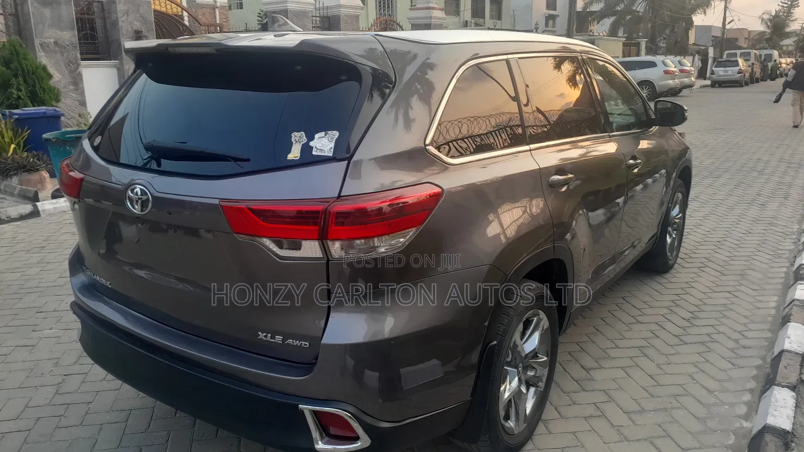 Toyota Highlander XLE 2019 Gray