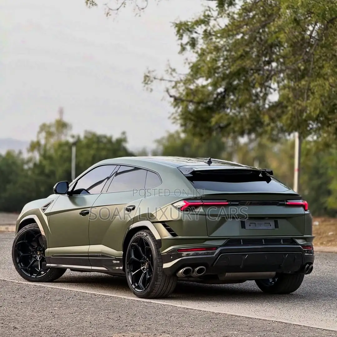 Lamborghini Urus 2024 Green
