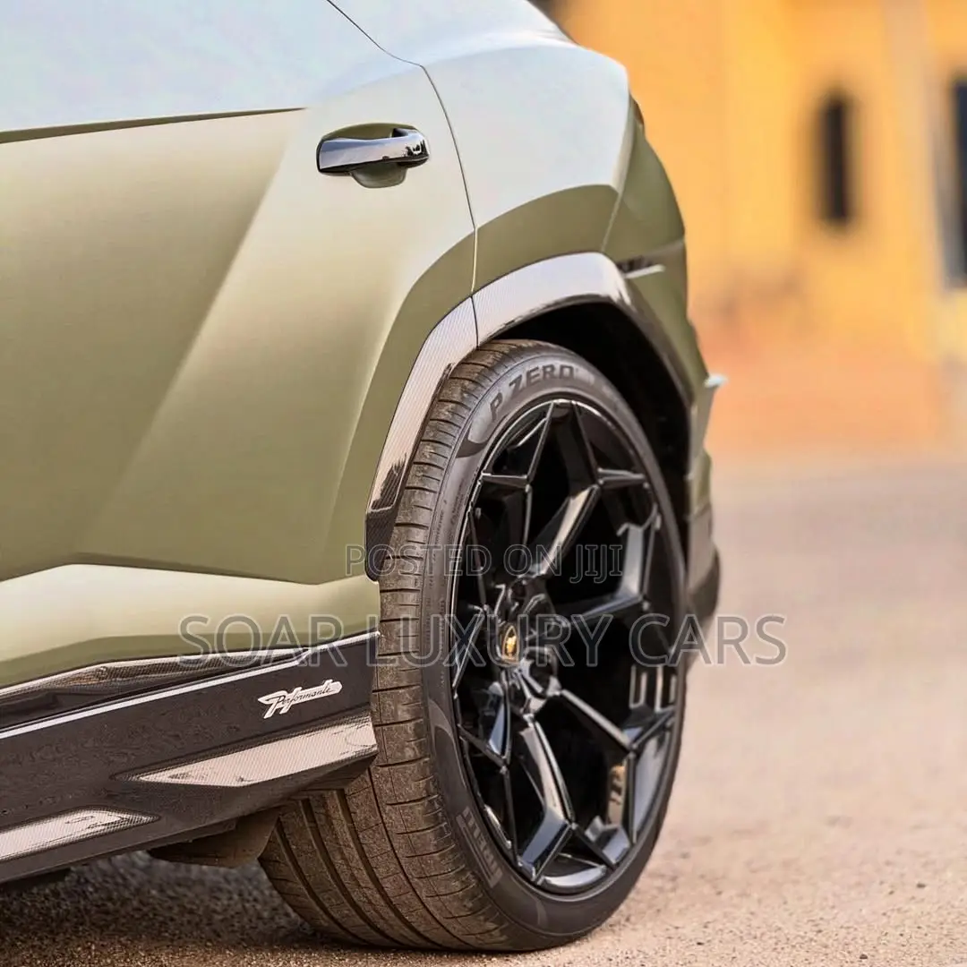Lamborghini Urus 2024 Green