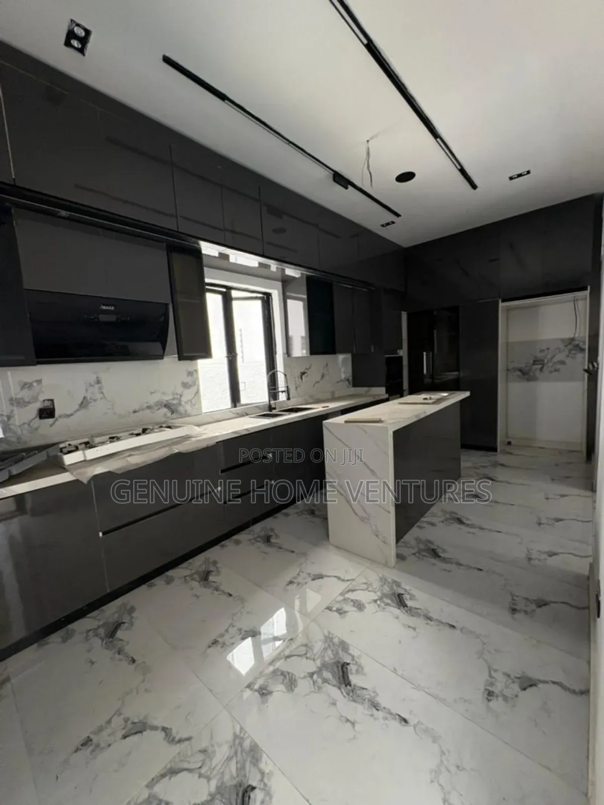 5bdrm Duplex in Ikota Lekki for sale