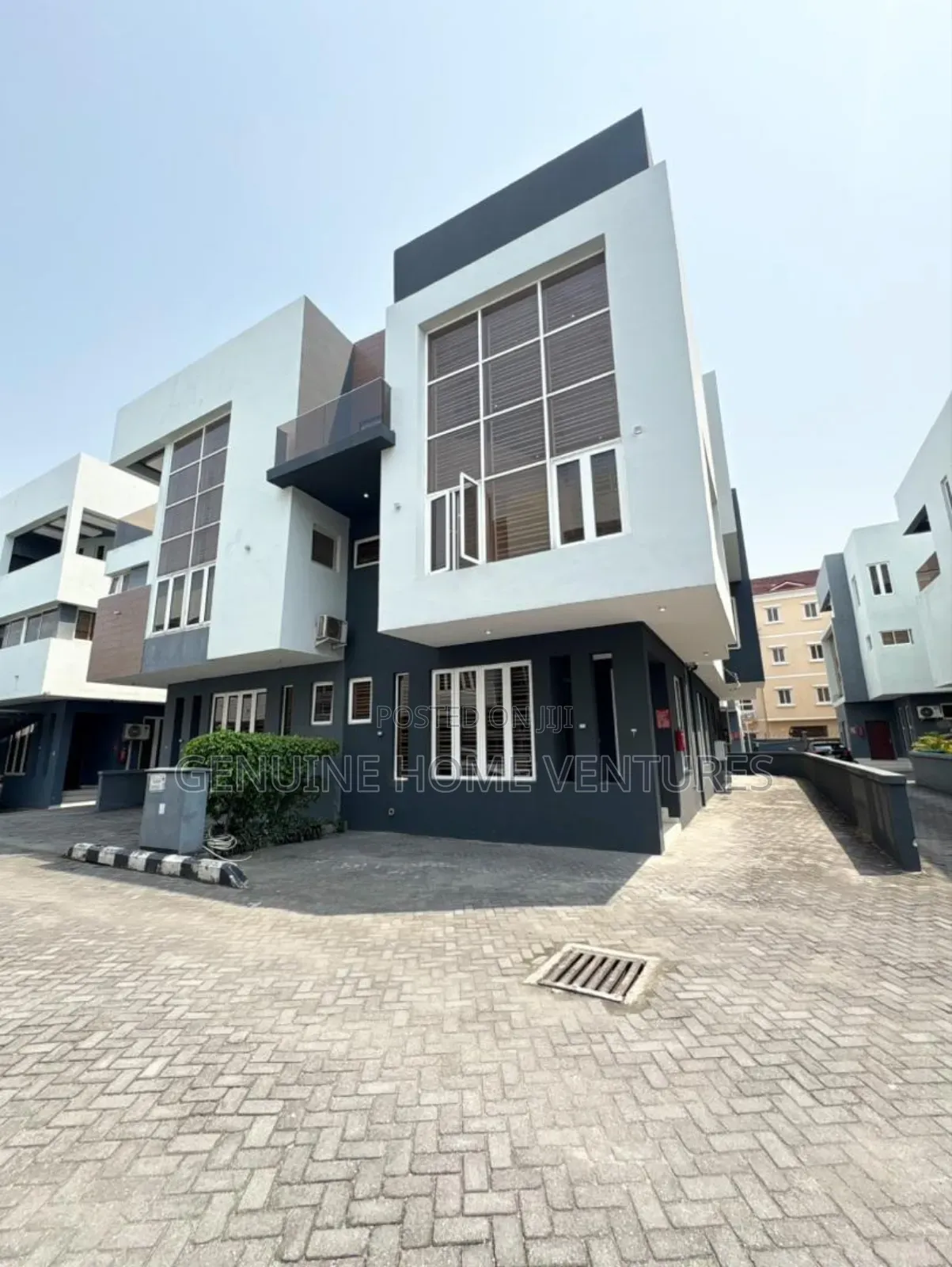 5bdrm Duplex in Osapa for sale