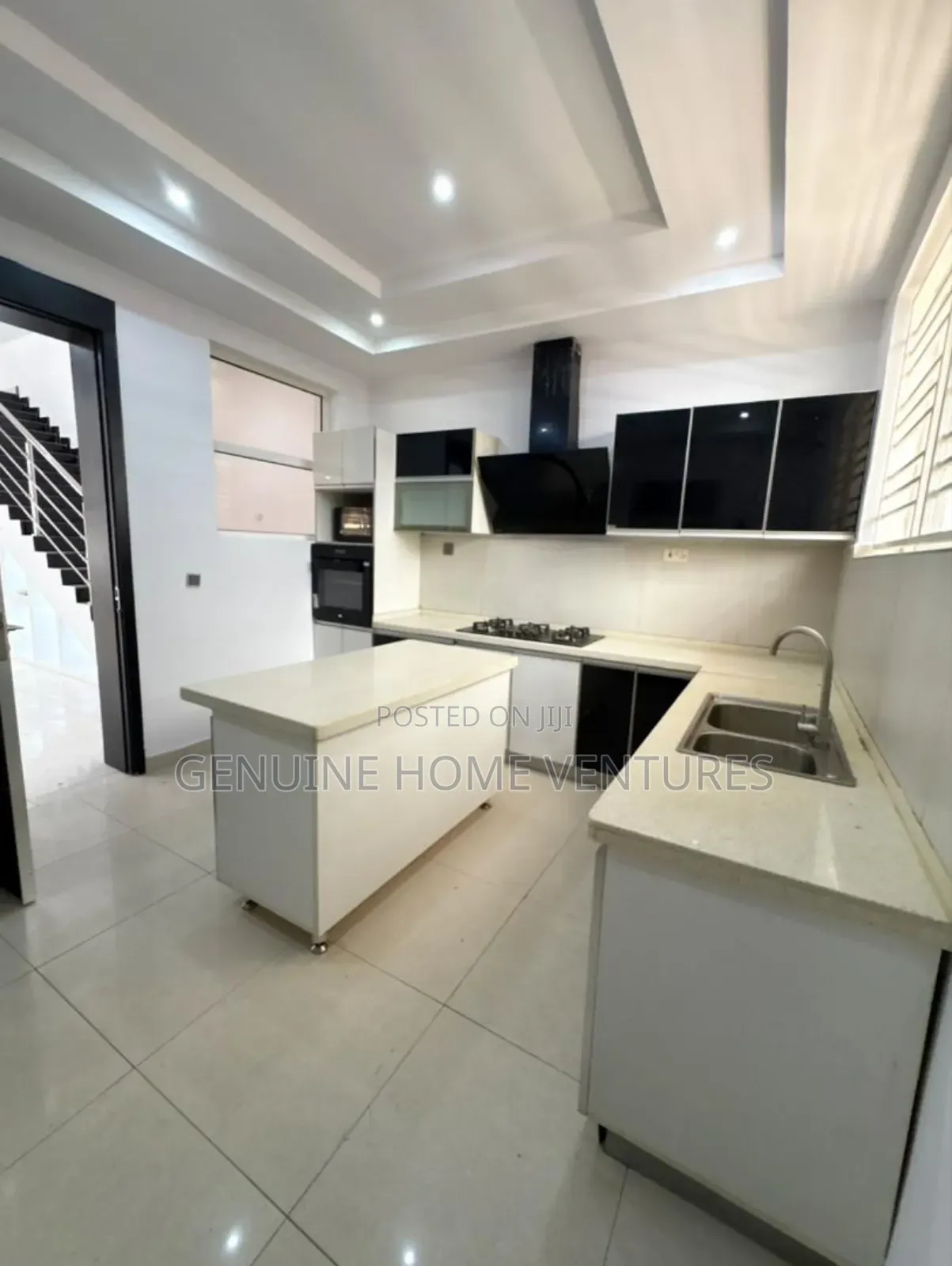 5bdrm Duplex in Osapa for sale
