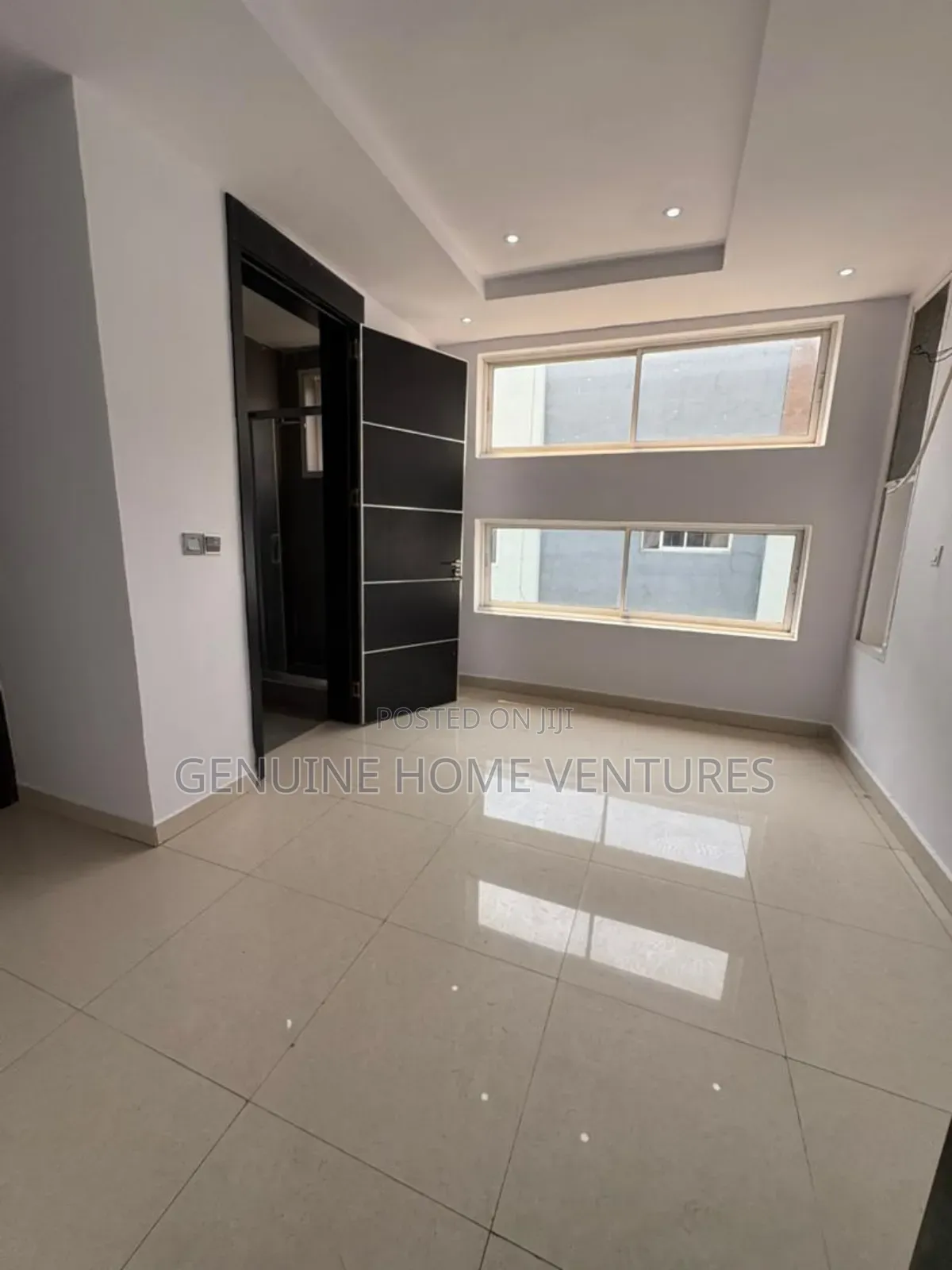 5bdrm Duplex in Osapa for sale