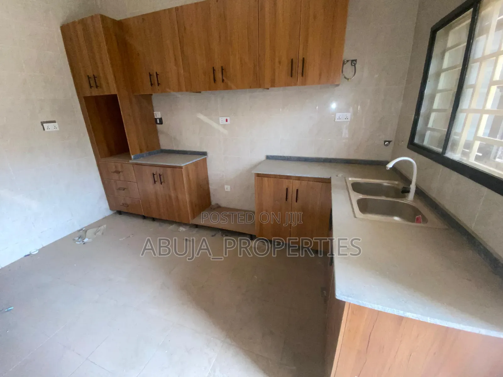 4bdrm Duplex in In A Secured Estate, Idu for sale