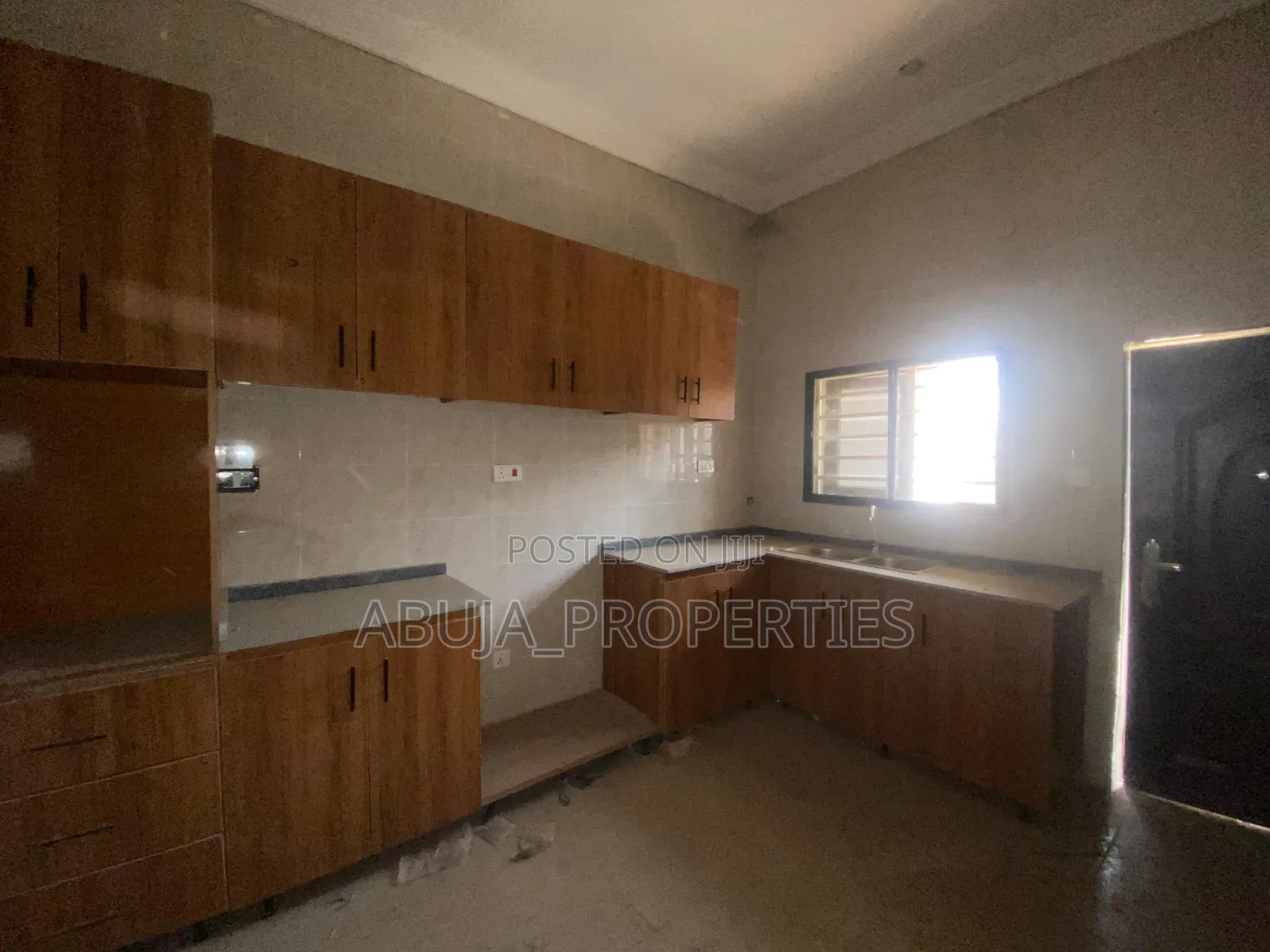 4bdrm Duplex in In A Secured Estate, Idu for sale
