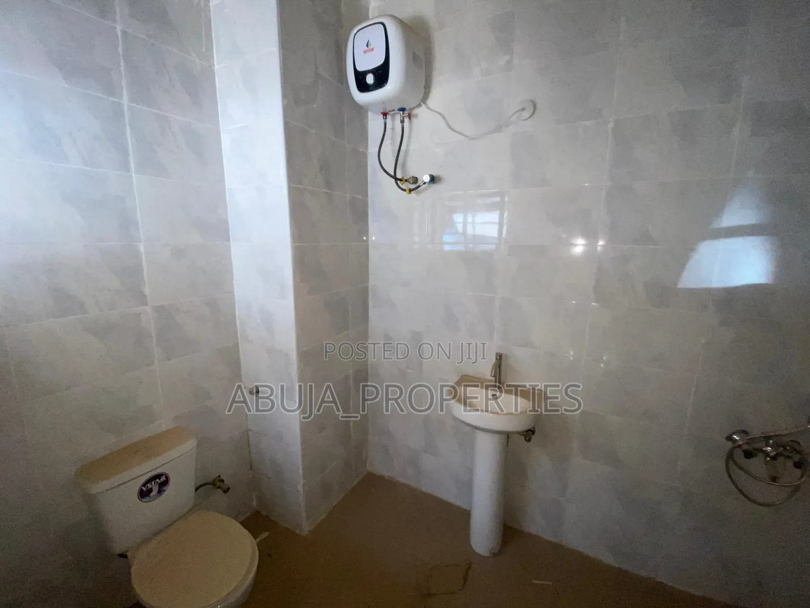 3bdrm Apartment in In A Secured Estate, Idu for sale