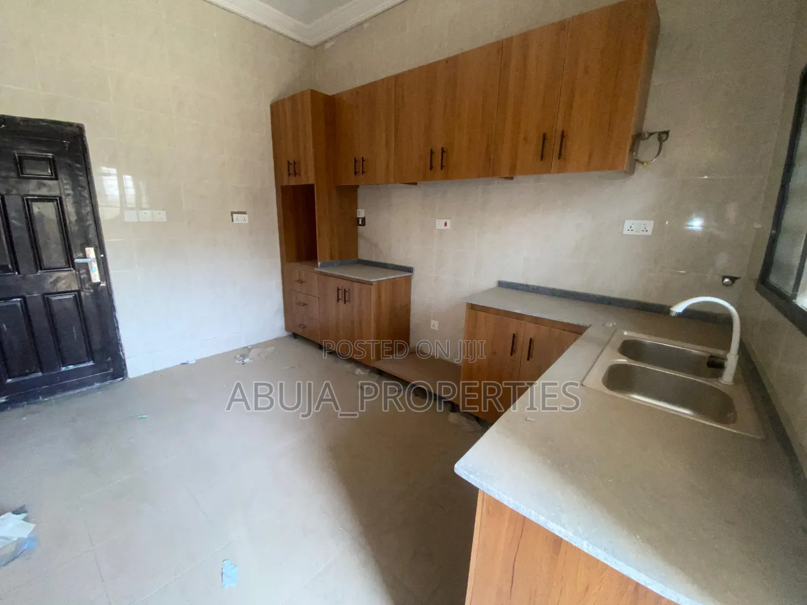 4bdrm Duplex in In A Secured Estate, Idu for rent