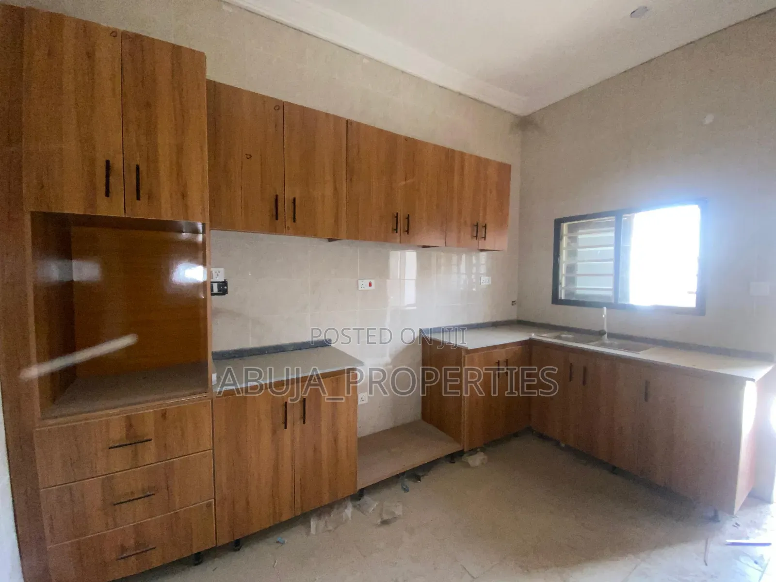 4bdrm Duplex in In A Secured Estate, Idu for rent