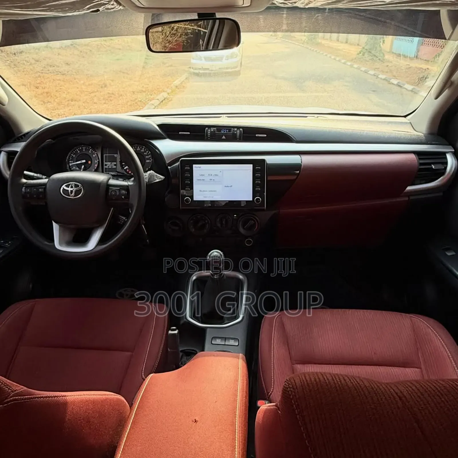 Toyota Hilux 2023 White