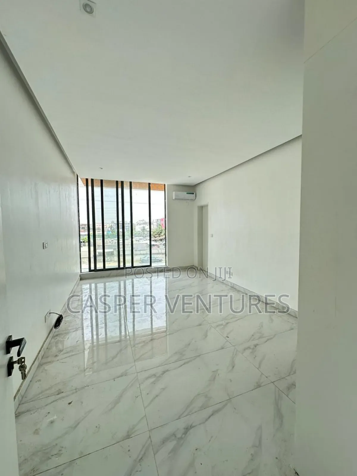 2bdrm Apartment in Off Admiralty Way, Lekki Phase 1 for sale