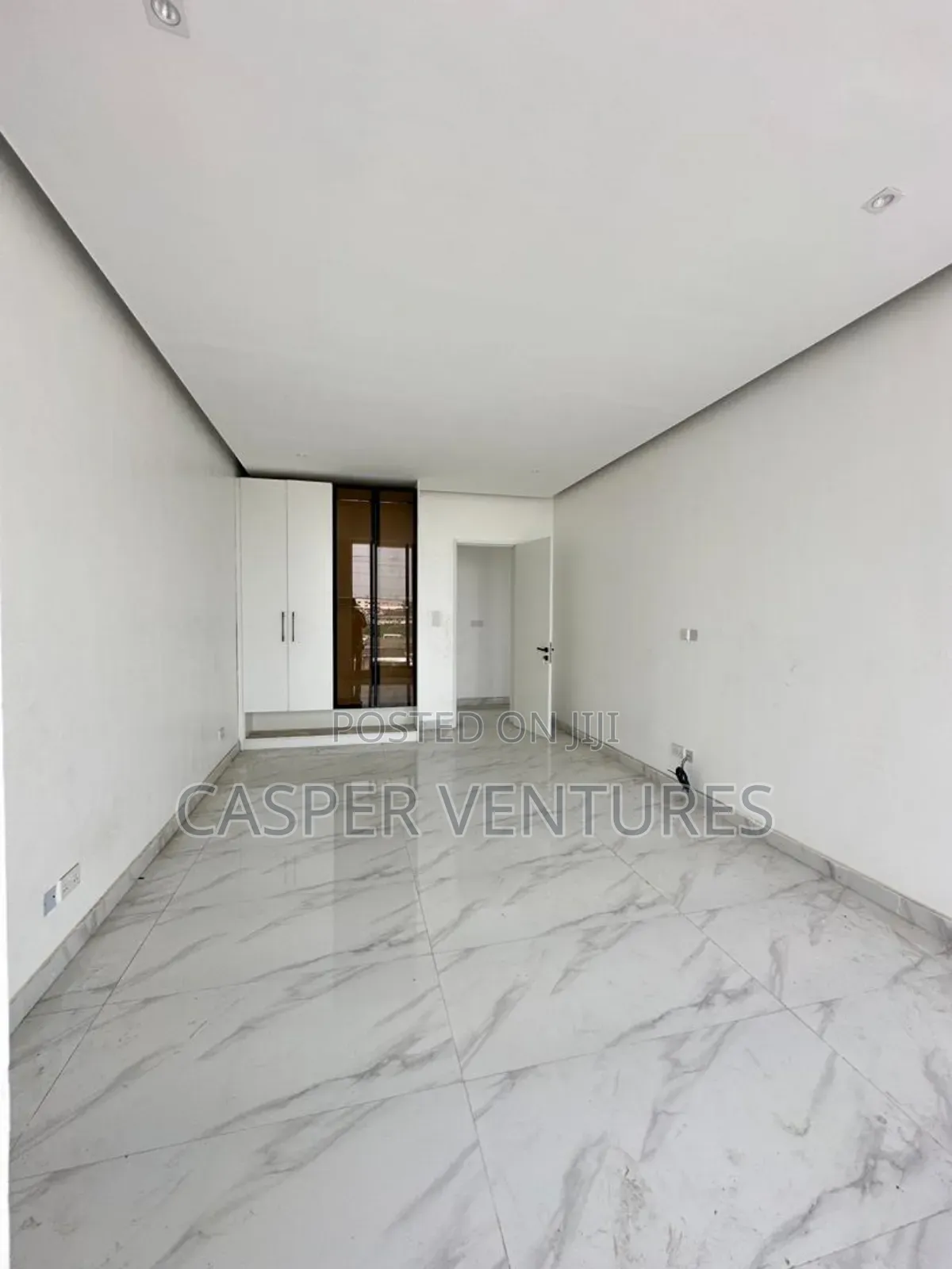 2bdrm Apartment in Off Admiralty Way, Lekki Phase 1 for sale