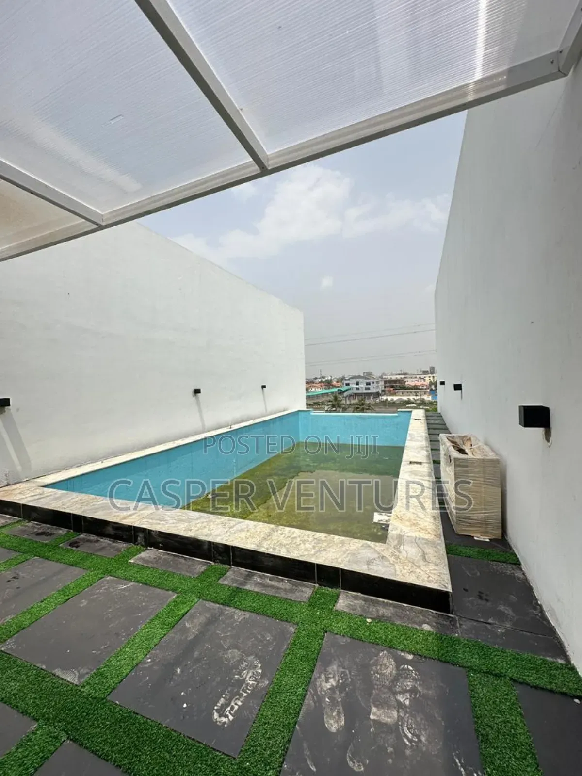 2bdrm Apartment in Off Admiralty Way, Lekki Phase 1 for sale