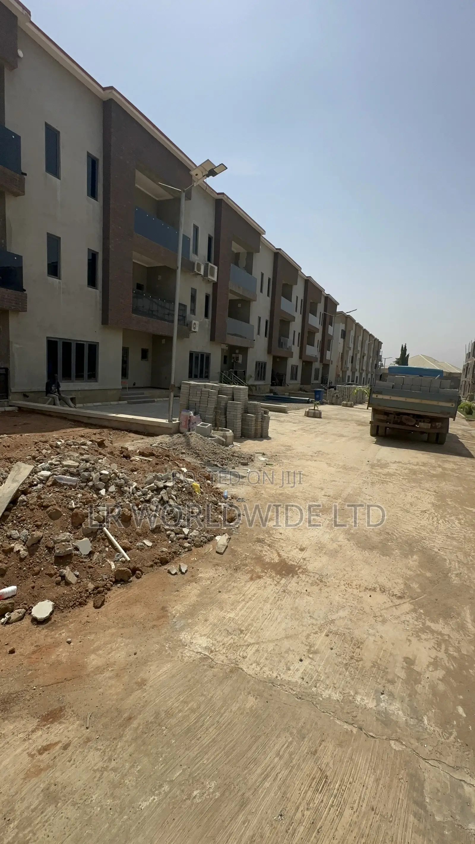 5bdrm Townhouse/Terrace in Dawaki for sale