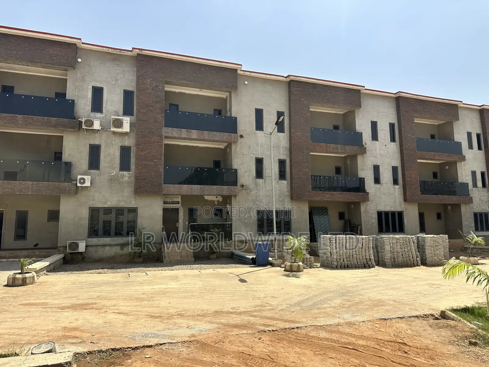 5bdrm Townhouse/Terrace in Dawaki for sale