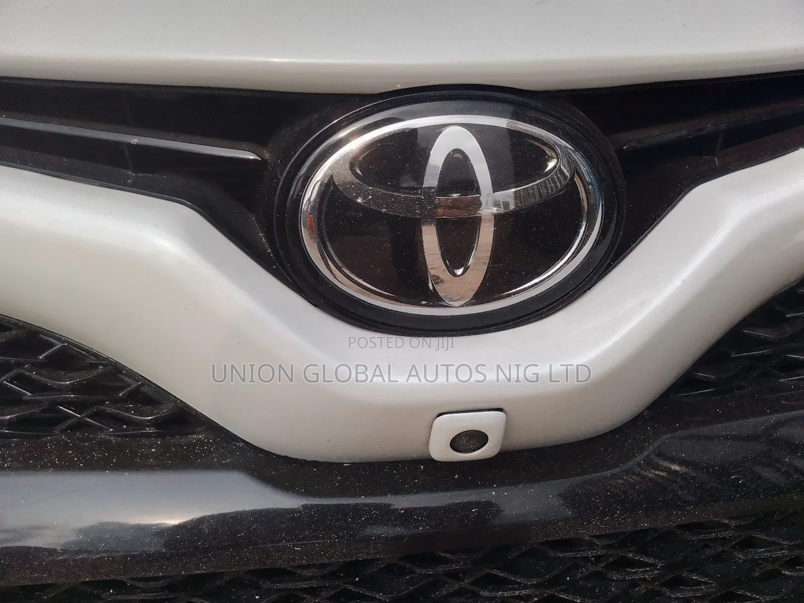 Toyota Camry 2019 White