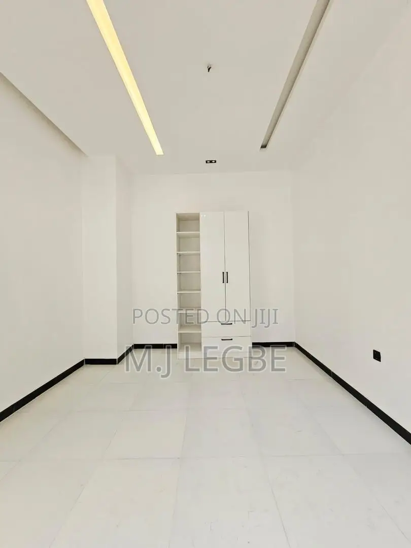5bdrm Duplex in Ajah for sale