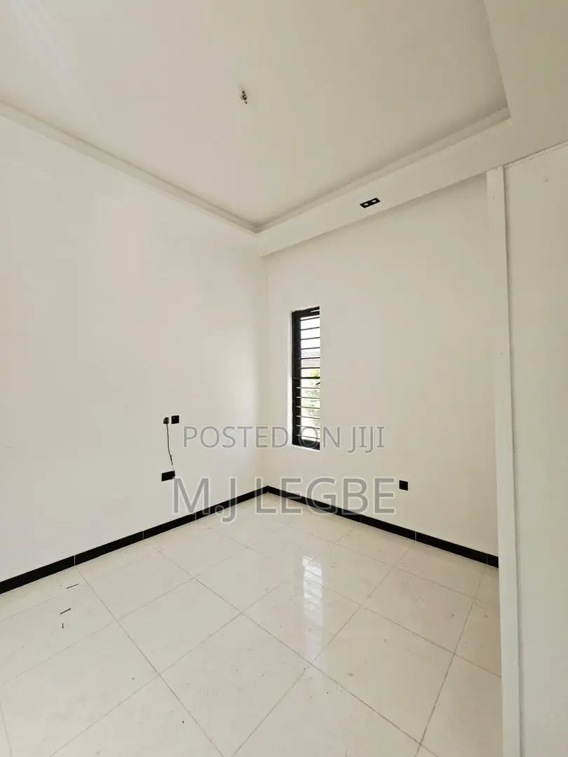 5bdrm Duplex in Ajah for sale