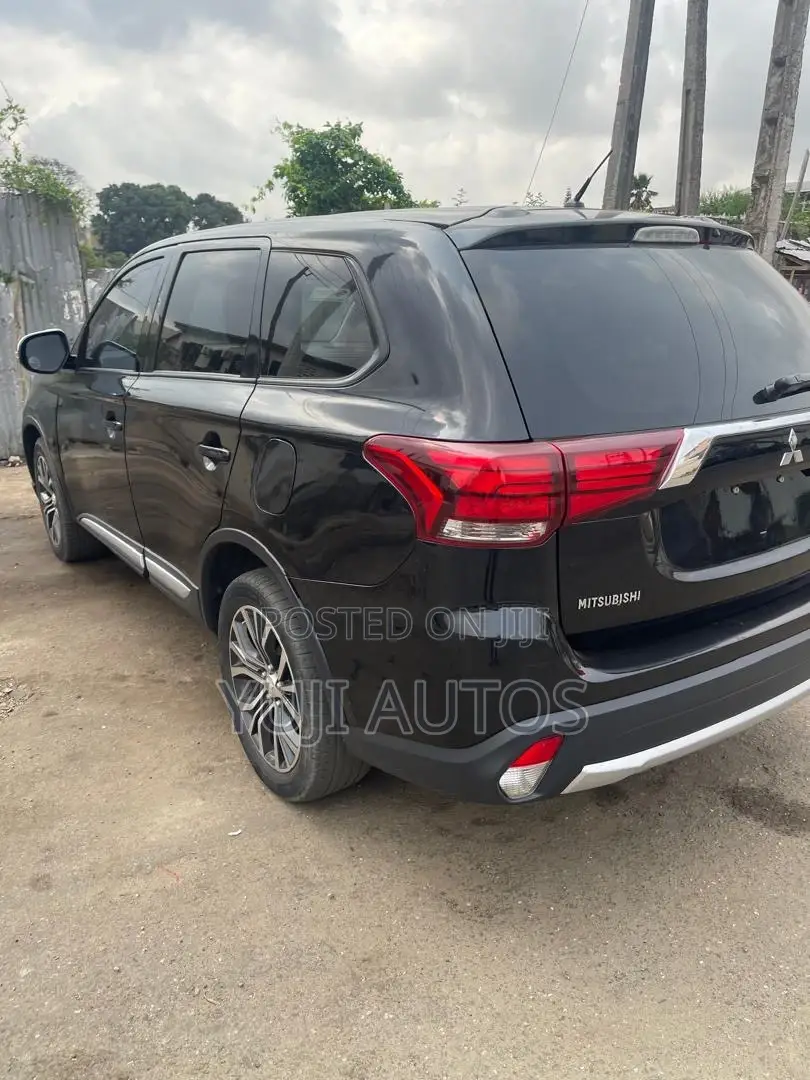 Mitsubishi Diamante 2016 Black
