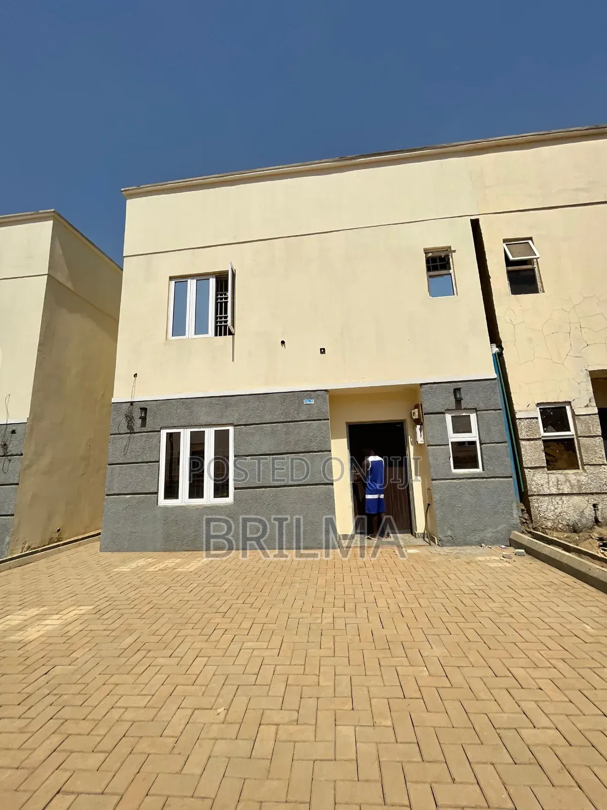 4bdrm Duplex in Life Camp for rent