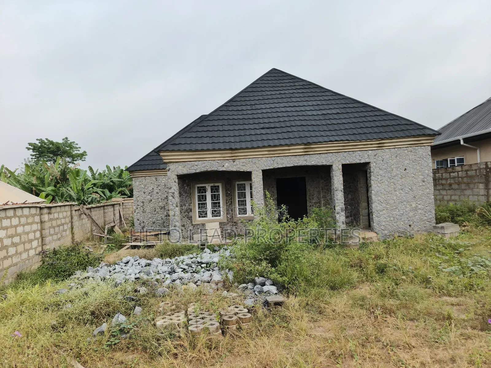 2bdrm Bungalow in Sheu Ologun Eru, Ologuneru for sale