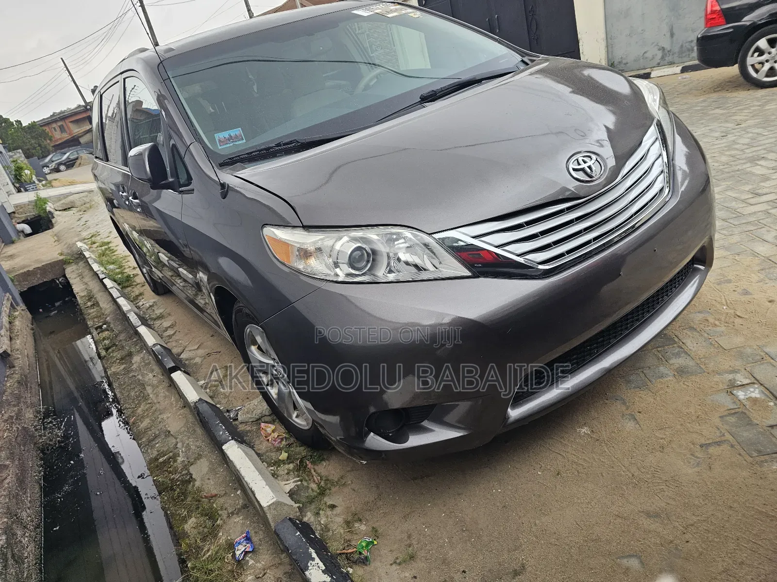 Toyota Sienna L 7-Passenger 4dr Minivan (3.5L 6cyl 6A) 2014 Gray