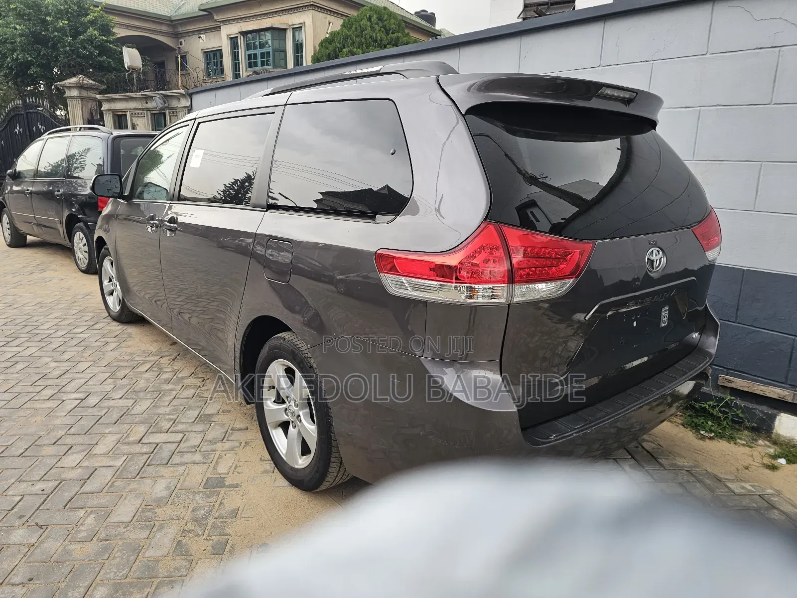 Toyota Sienna L 7-Passenger 4dr Minivan (3.5L 6cyl 6A) 2014 Gray