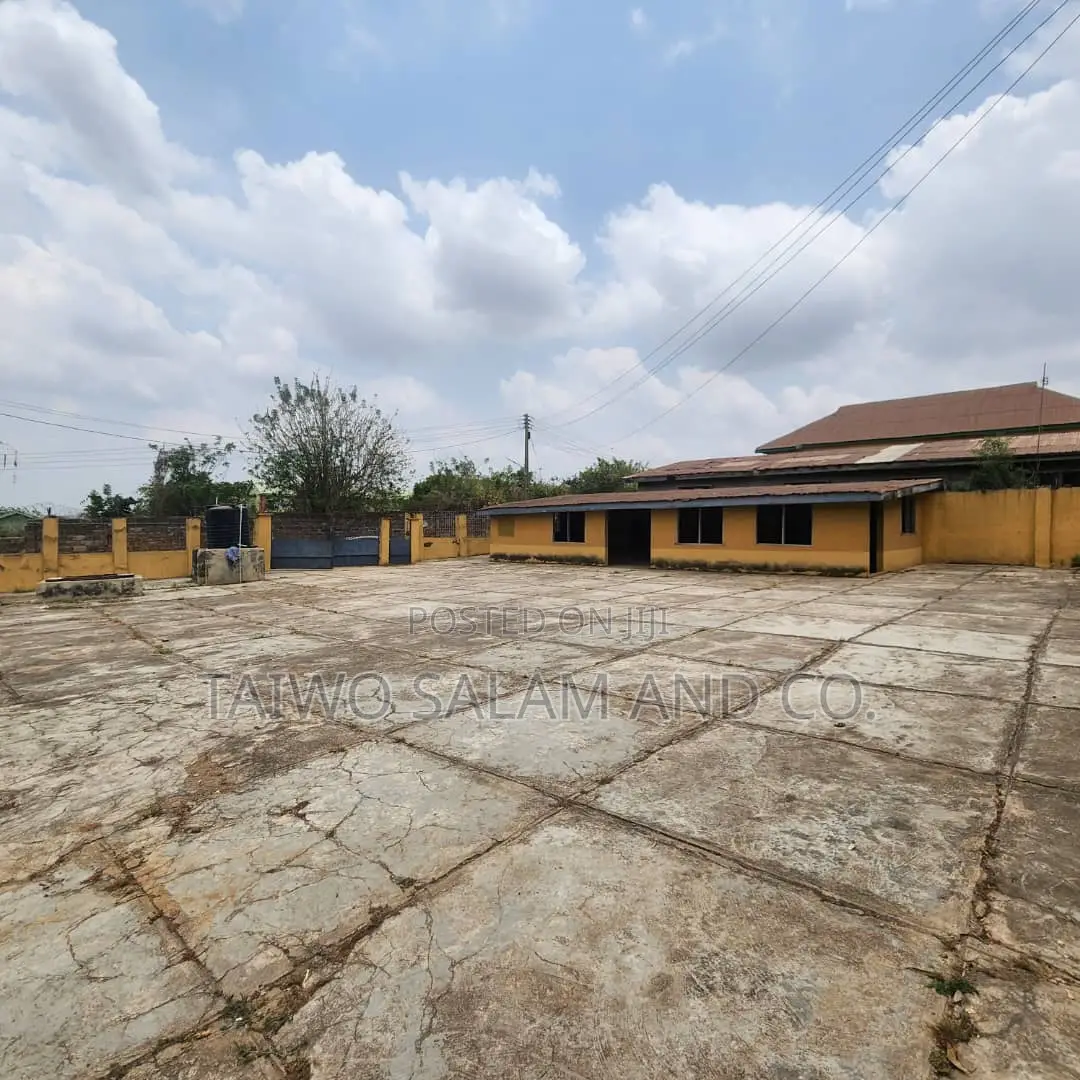 4bdrm Block of Flats in Apata for sale