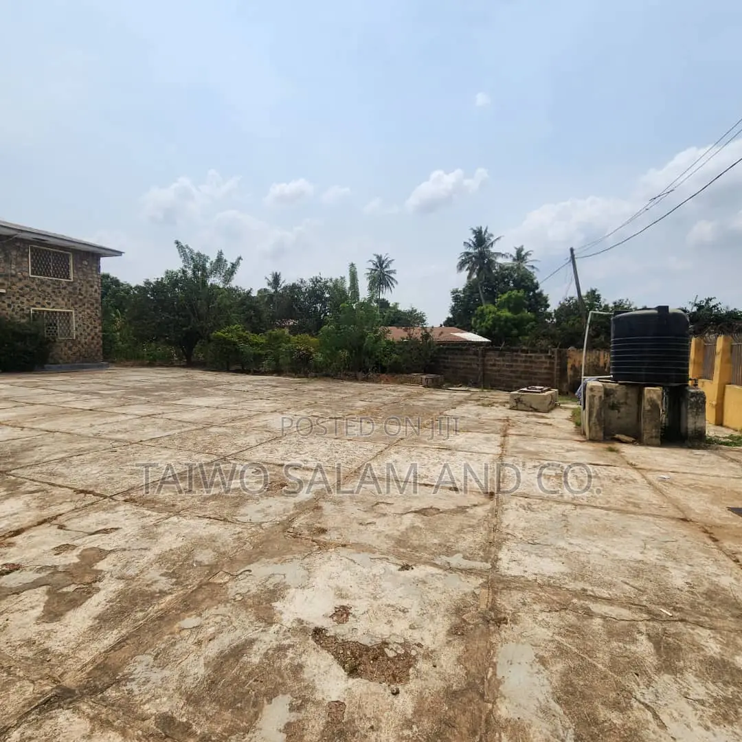 4bdrm Block of Flats in Apata for sale