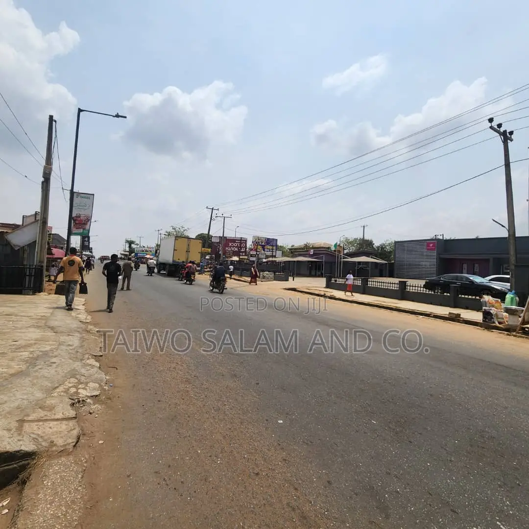 4bdrm Block of Flats in Apata for sale