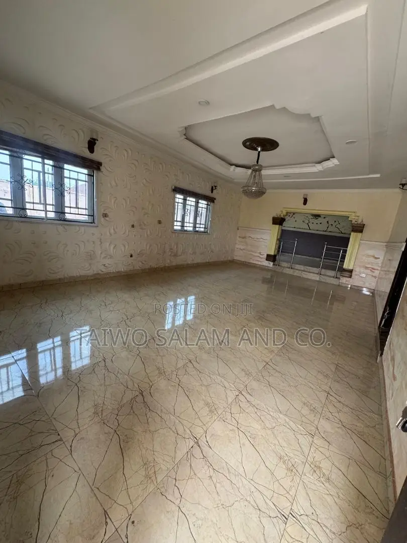 3bdrm Bungalow in Akobo for sale