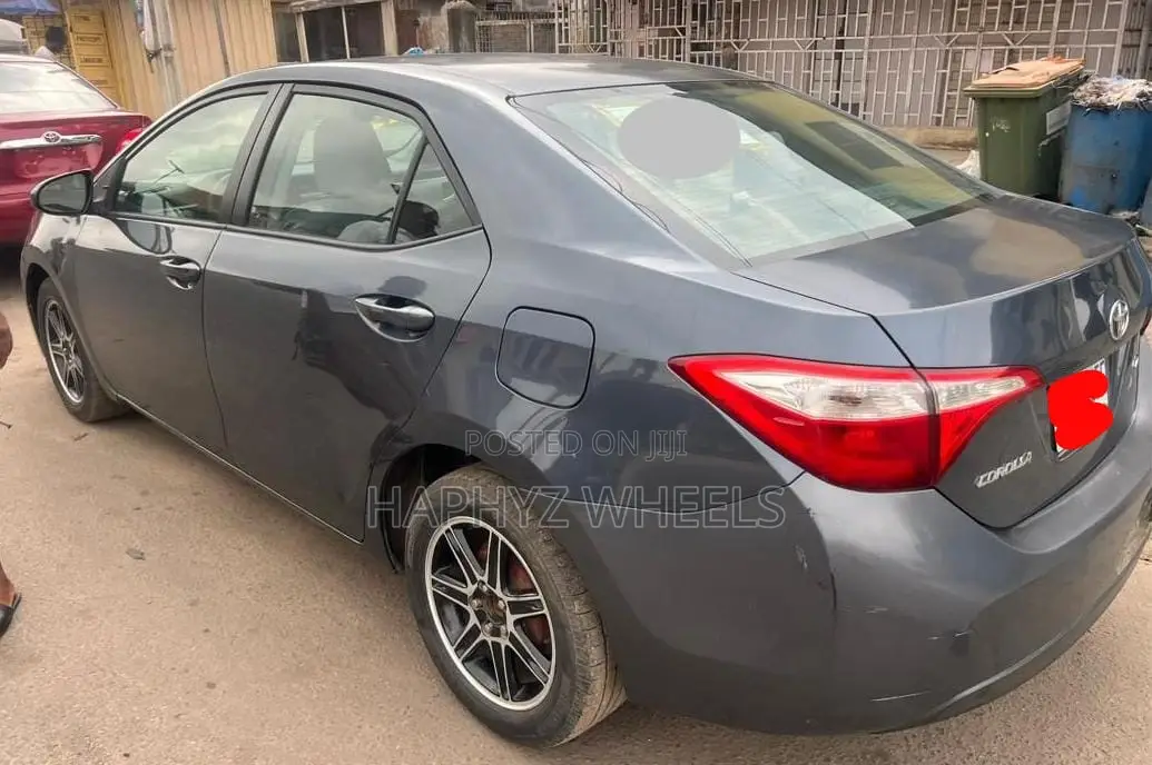 Toyota Corolla LE Plus 4dr Sedan (1.8L 4cyl CVT) 2015 Gray