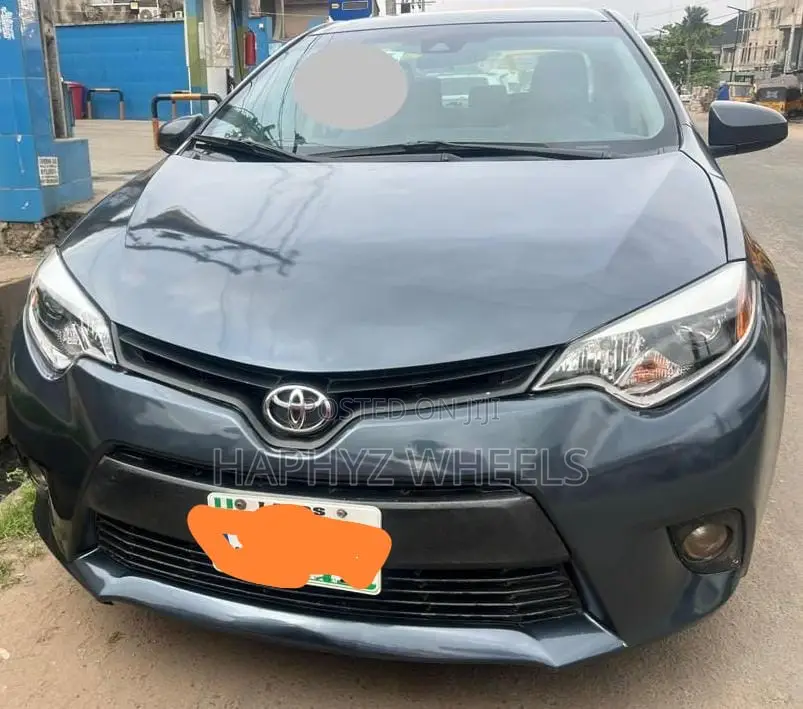 Toyota Corolla LE Plus 4dr Sedan (1.8L 4cyl CVT) 2015 Gray